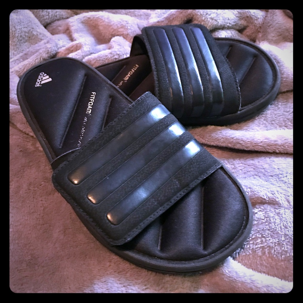 🔥Adidas Flip Flops🔥Boys sz 2 $12